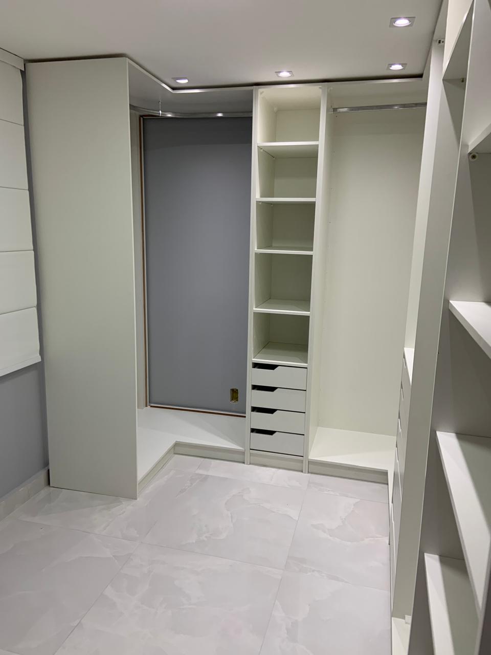 Guarda roupas planejado em L